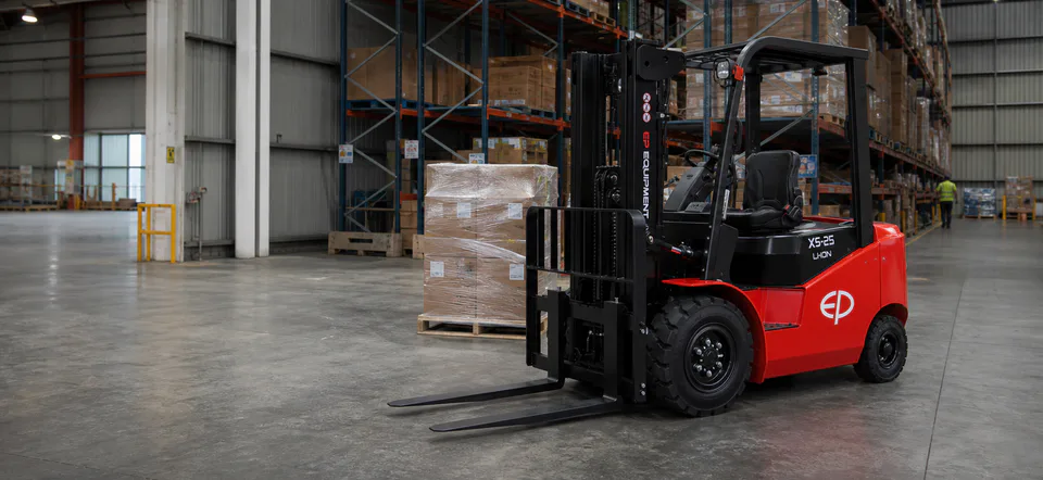 EP EFX5-251 lithium forklift moving pallets in a warehouse